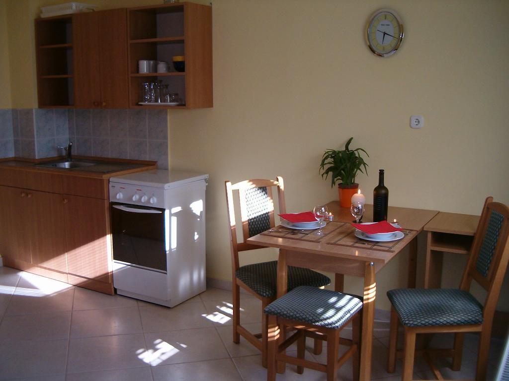 Madach Apartman เฮวิซ ห้อง รูปภาพ