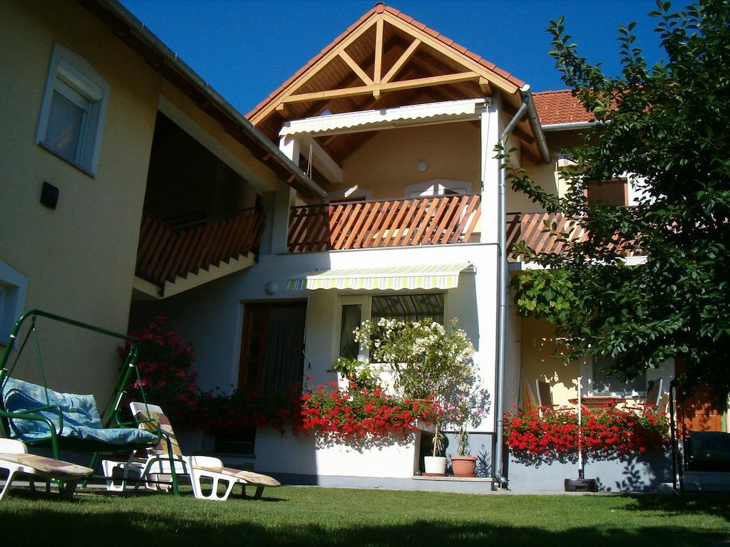 Madach Apartman เฮวิซ ภายนอก รูปภาพ